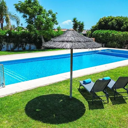 Stylish 2 Bd With Pool Wi-fi Ac Garage 2km شقة جويا