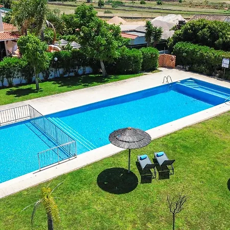 شقة Stylish 2 Bd With Pool Wi-fi Ac Garage 2km *