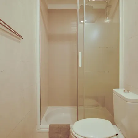 Stylish 2 Bd With Pool Wi-fi Ac Garage 2km