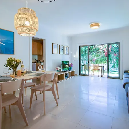 Stylish 2 Bd With Pool Wi-fi Ac Garage 2km * جويا