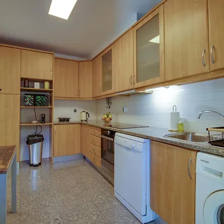 شقة Stylish 2 Bd With Pool Wi-fi Ac Garage 2km