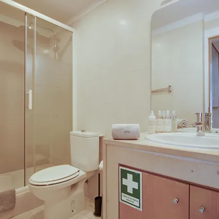 شقة Stylish 2 Bd With Pool Wi-fi Ac Garage 2km *