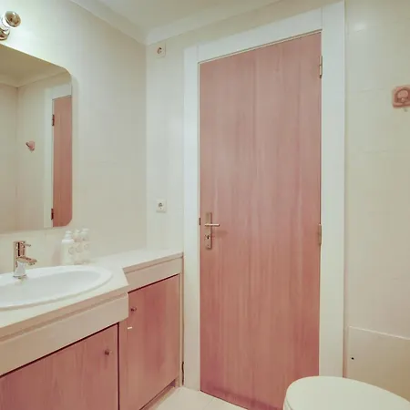 Stylish 2 Bd With Pool Wi-fi Ac Garage 2km شقة