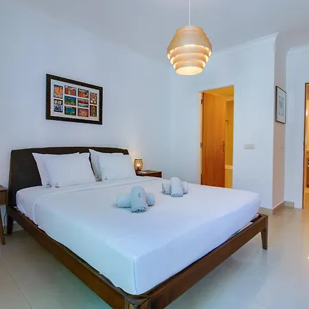 Stylish 2 Bd With Pool Wi-fi Ac Garage 2km شقة جويا
